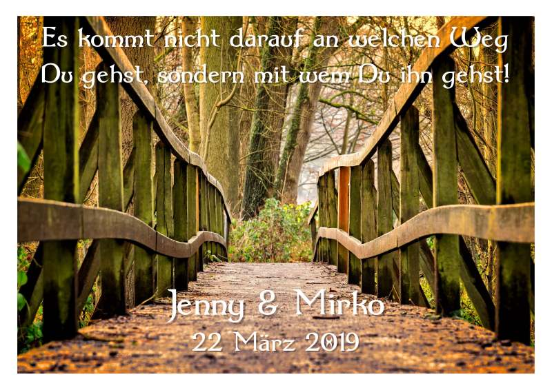 LIEBESBILD MIT BRUECKE IM WALD UND EIGENEM SPRUCH